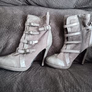 JUST FAB Boot Heeled GERI Boots Sz 10  Faux Suede GRAY